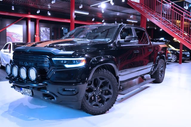 Dodge RAM 1500 Limited Night Off-road Edition MOMS UNIK Utrustade