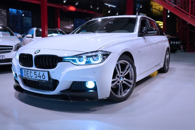 BMW 318 d Touring | M Sport | Shadow| Kamera| Ny skärm| H/K