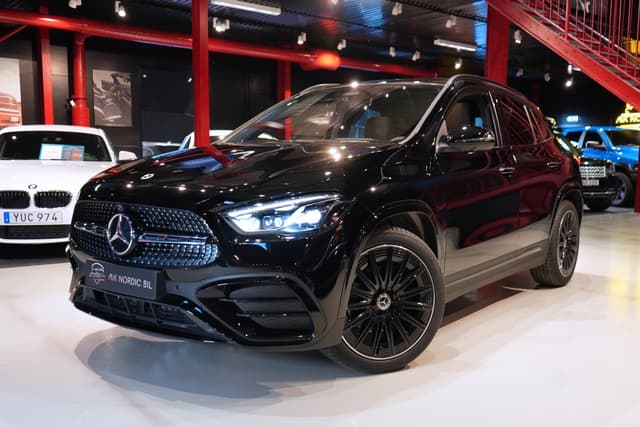 Mercedes-Benz GLA 200 SUV 2024 Moms Svart x Brun