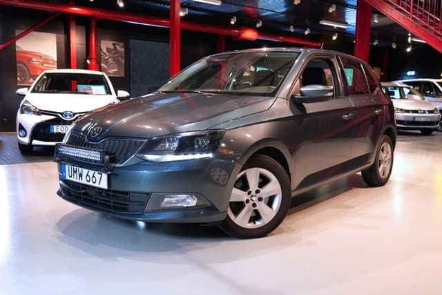 Skoda Fabia 1.2 TSI 110hk ledramp P-Sensor Dragkrok S+V Däck