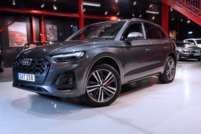 Audi Q5 55 TFSI e Plugin Hybrid QUATTRO Comfort S-Line 367hk