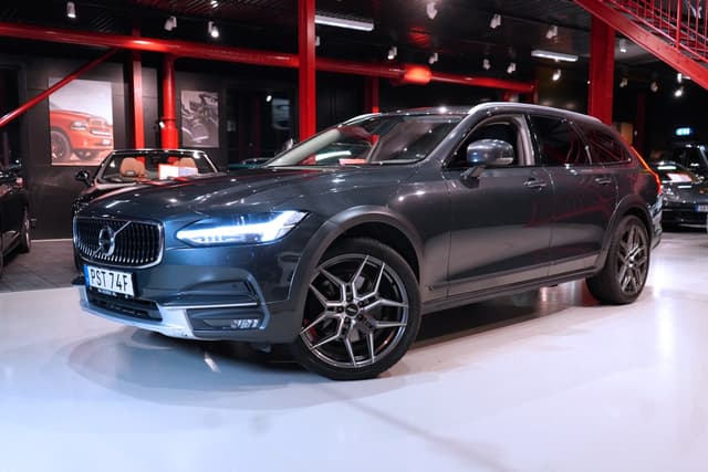 Volvo V90 Cross Country D4 AWD Momentum Helskin | Ny Kamrem