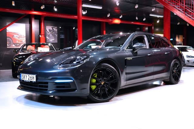 Porsche Panamera 4 E-Hybrid Panorama / El-Stolar / BOSE Sport Tursimo 462hk