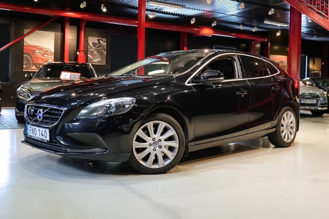 Volvo V40 D4 190HK | Dragkrok | NAVI | BLIS | NY KAMREM | Värmare