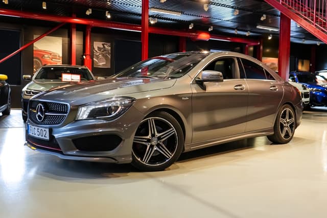 Mercedes-Benz CLA 250 4MATIC AMG Panorama Kamera 211hk