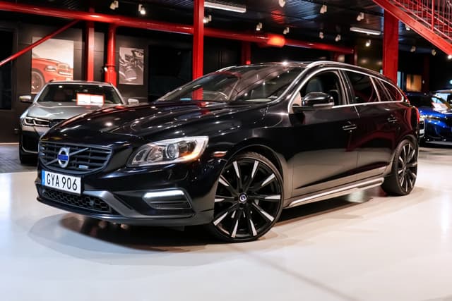 Volvo V60 D4 AWD Momentum, R-Design Taklucka